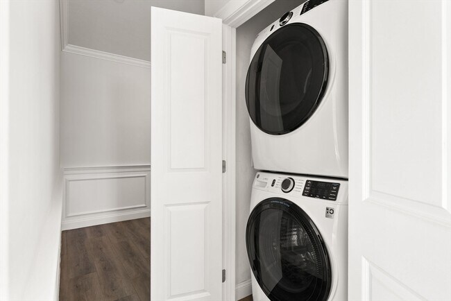 Building Photo - 320 Middlesex Ave