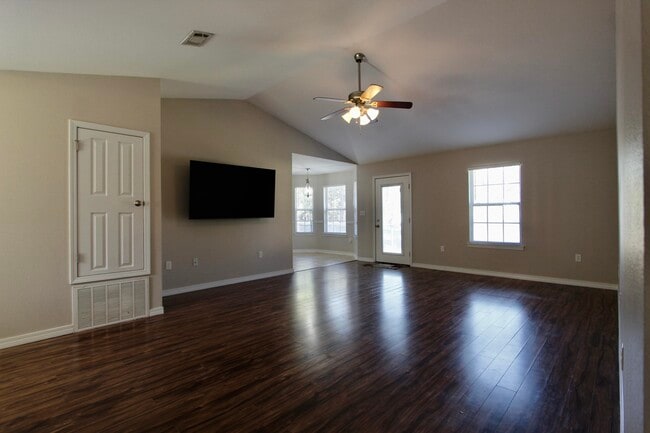 Building Photo - 3151 Forrest Ave