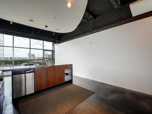 Building Photo - 601 Brushy St