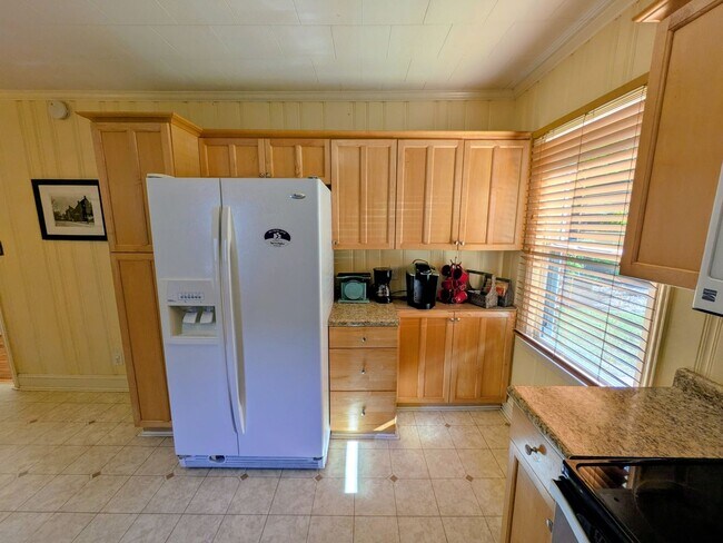 Building Photo - 1126 Martin St