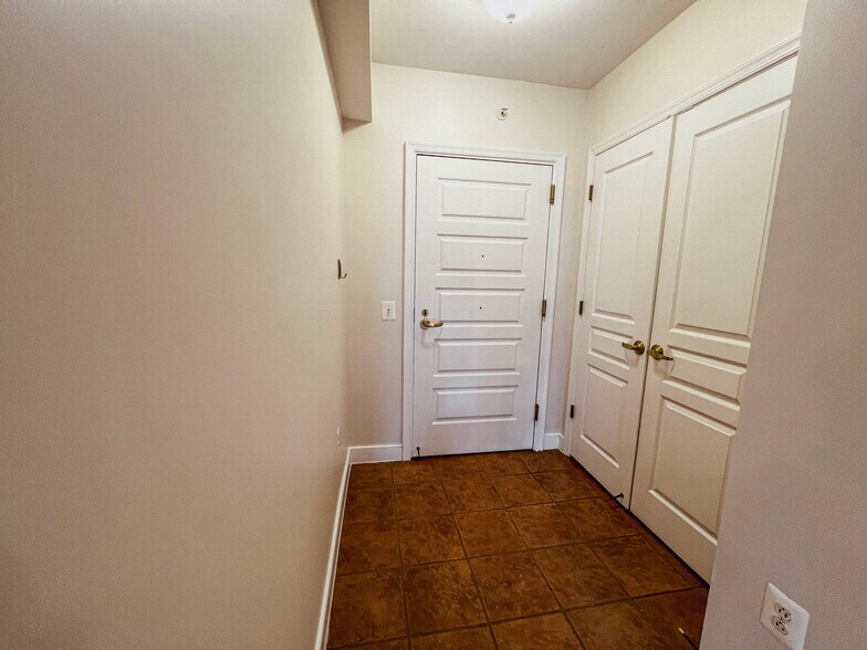 Foyer - 616 E St NW