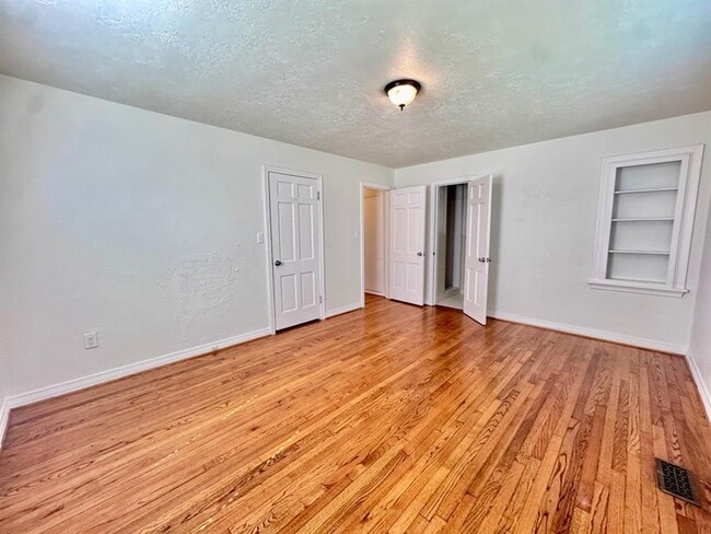 Building Photo - 2724 NW 33rd St