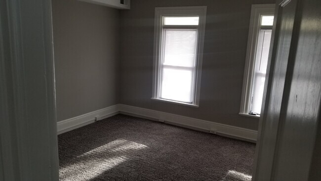 Building Photo - 2451 Tremont Ave