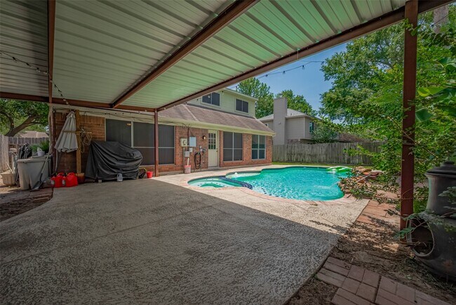 Building Photo - 9911 Villa Verde Dr