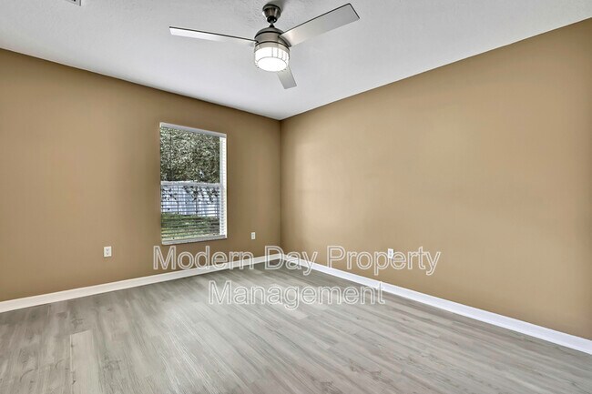 Building Photo - 12320 Papercraft Ave