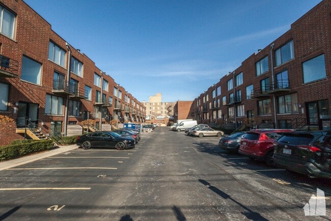 Building Photo - 944 W Grace-B202