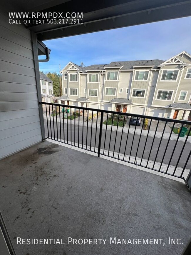 Building Photo - South Cooper Mountain Townhome in the West...