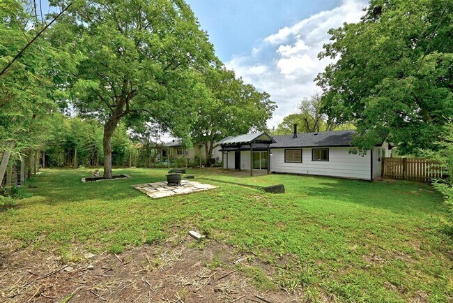 Building Photo - 8520 Bradford Dr
