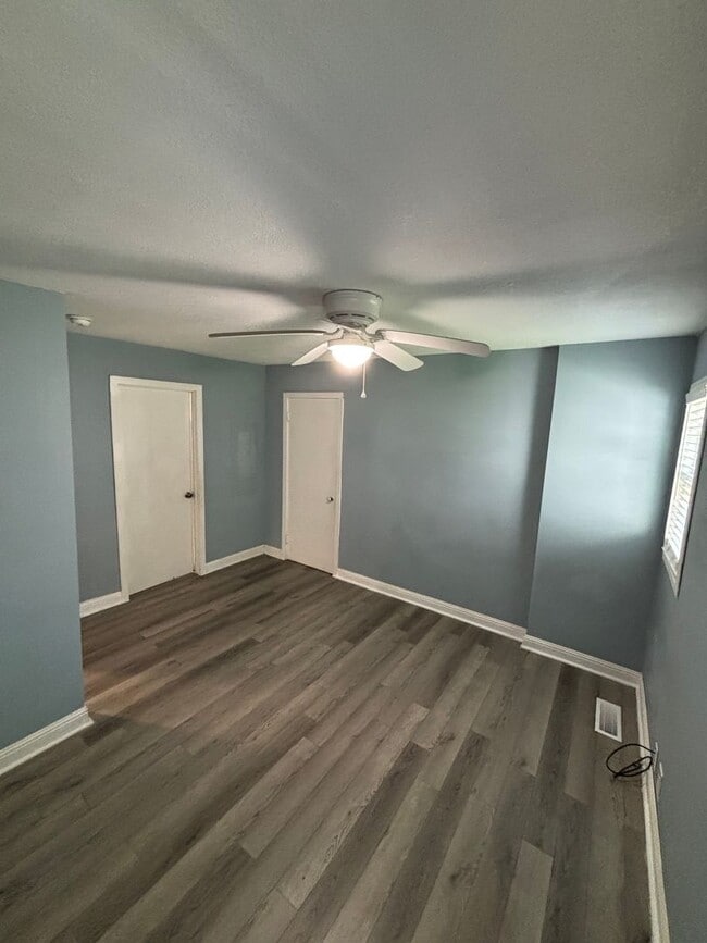 Building Photo - Alcoa Cottage!!