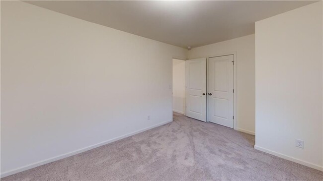 Building Photo - 90 Ingle Dr