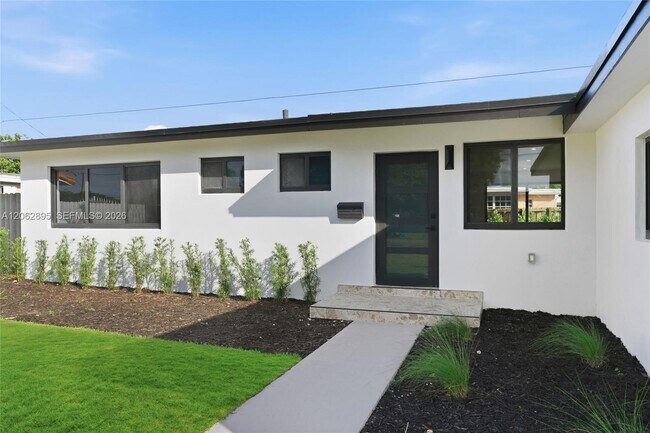 Building Photo - 9660 Dominican Dr