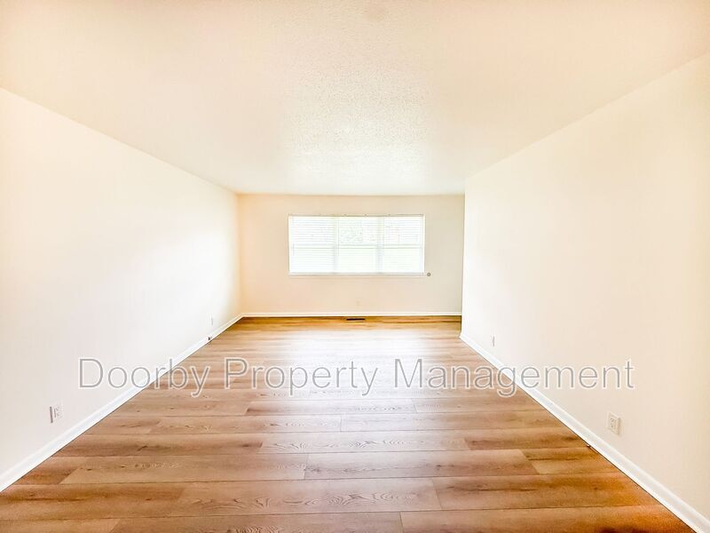 Building Photo - 7490 Austin Dr