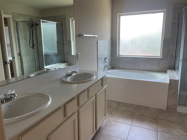 Building Photo - 6422 Stoney Creek Dr