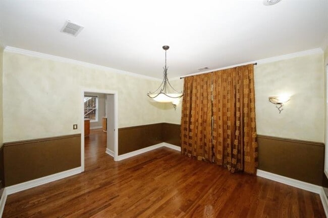 Building Photo - 1354 Brookhaven Village Cir NE