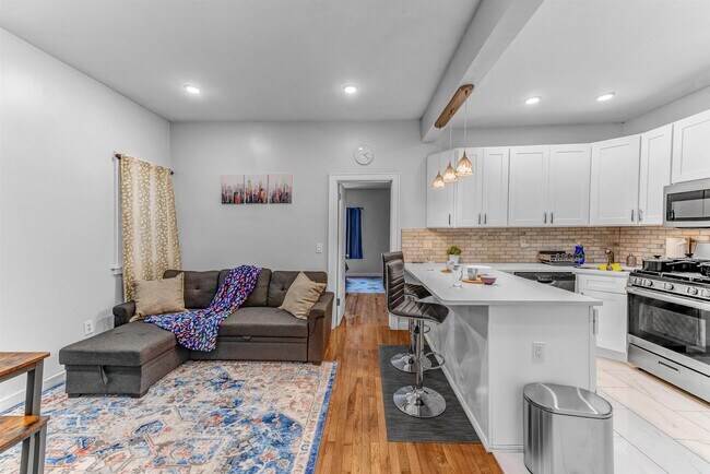 Building Photo - 5218 Park Ave