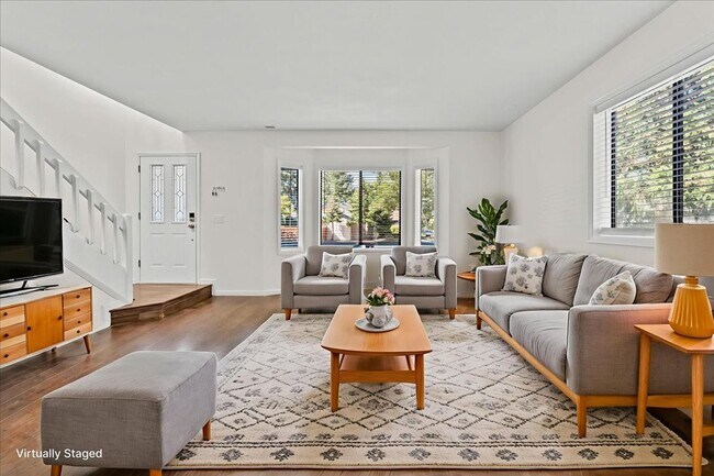 Building Photo - Beautifully renovated 4-bdrm, 2-bath Tuala...