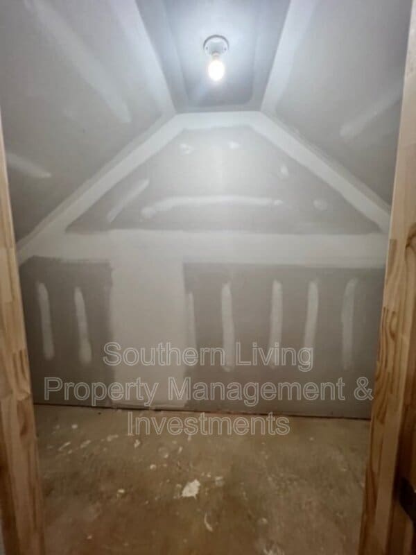 Building Photo - 6985 Waterstone Dr