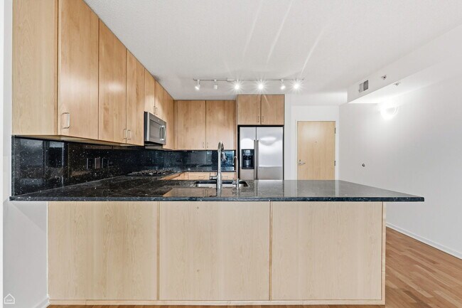Building Photo - 9725 Woods Dr