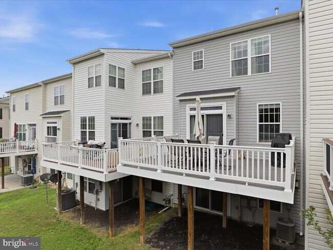Building Photo - 25114 Harpenden Terrace