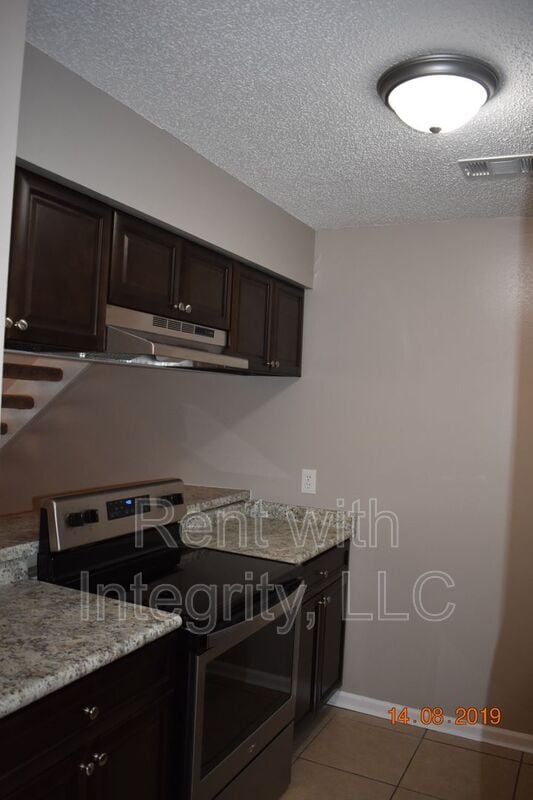 Building Photo - 1802 Falconcrest St