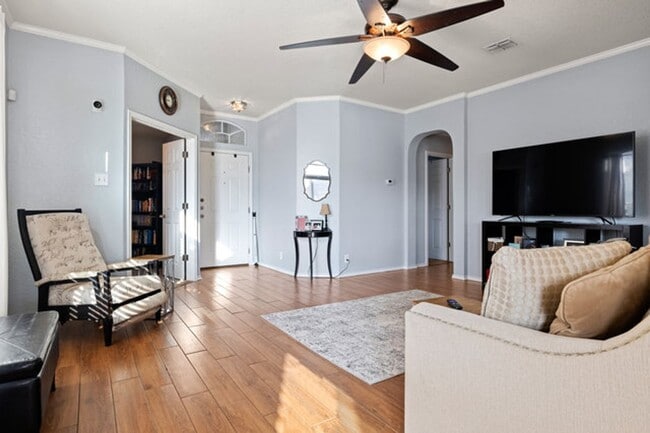 Building Photo - Single story home with study located in Miramar.