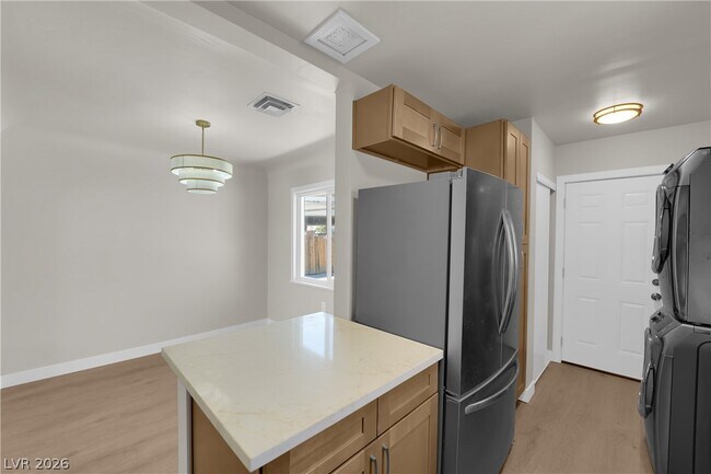 Building Photo - 433 N 10th St