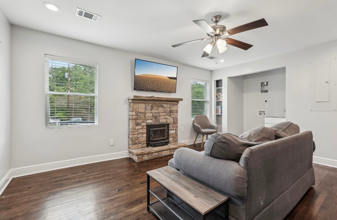 Building Photo - 1605 Wellswood Dr SE