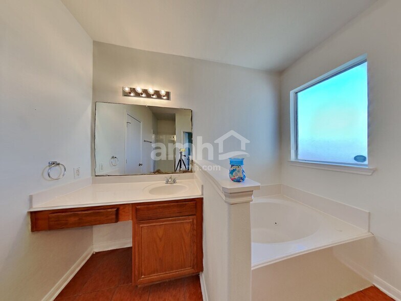 Building Photo - 9245 Clearwood Landing Blvd