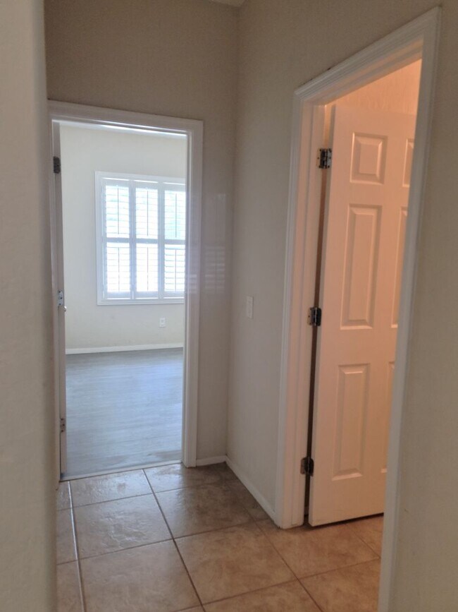 Building Photo - Single story with lots of tile in living a...