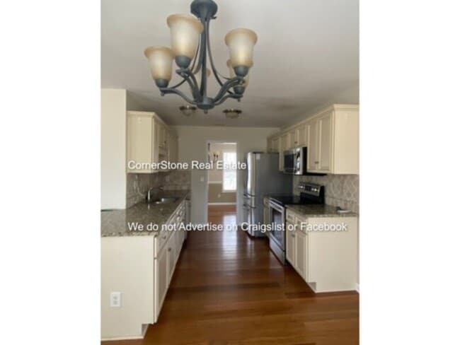 Building Photo - 50 Breezewood Dr