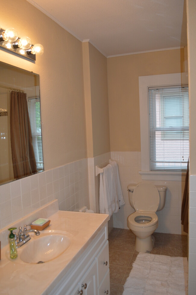 Full bathroom with lots of counter space - 807 6th St SW