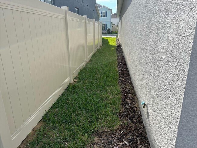 Building Photo - 15142 Lake Bessie Loop