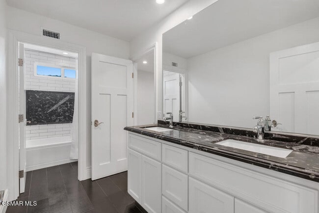 Building Photo - 525 Aqueduct Ct