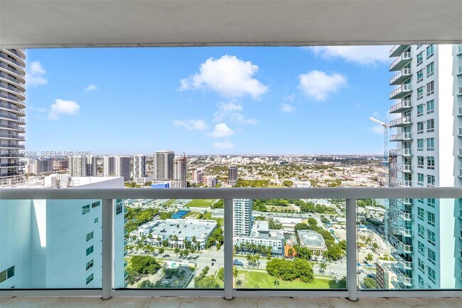 Building Photo - 1800 N Bayshore Dr