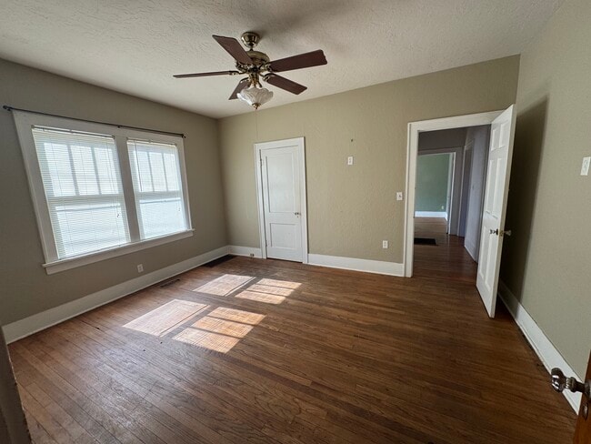 Building Photo - 512 S Crawford Ave