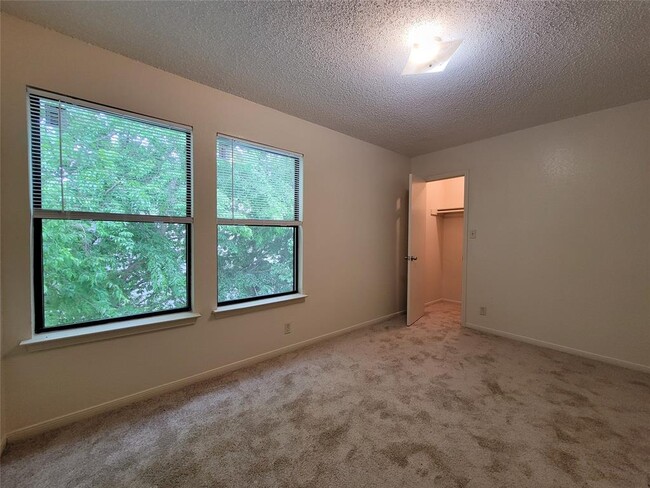 Building Photo - 2804 Bull Run