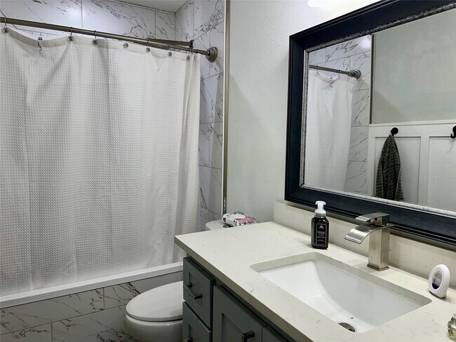 Building Photo - 7114 Golden Dale Ct