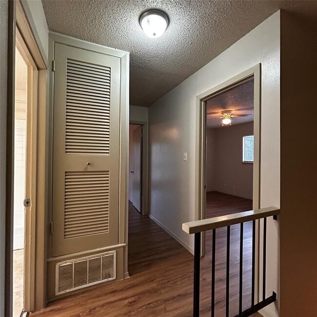 Building Photo - 7204 Creekside Dr