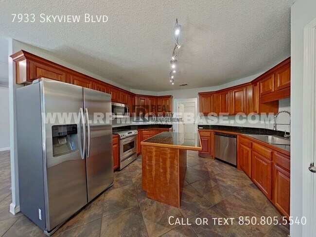 Building Photo - 7933 Skyview Blvd