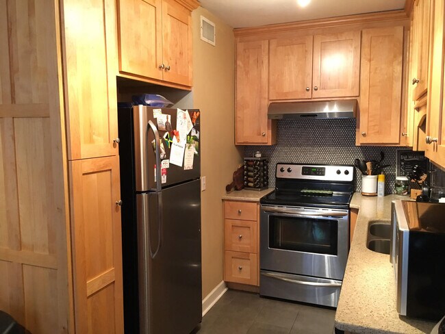 Primary Photo - 246 White Bridge Pike