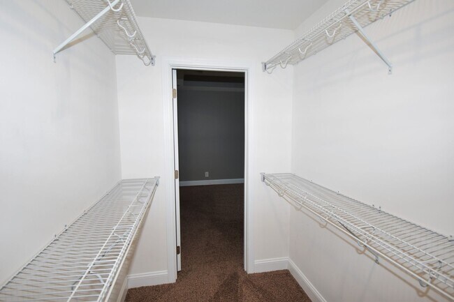 Building Photo - 3 Bedroom Pet Friendly Home For Rent in Chalet Hills!