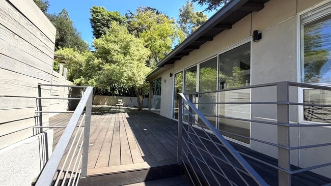 Building Photo - 2306 Teviot St