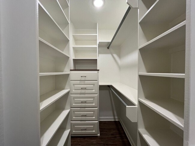 Building Photo - 5429 Meadow Ridge Dr