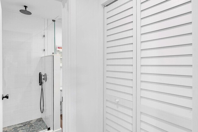 Building Photo - 649 NE 16th Terrace