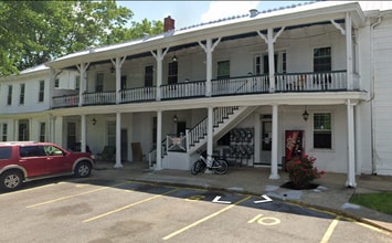Building Photo - 150 Pinecrest St
