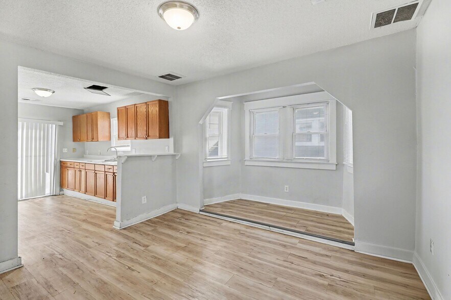 Building Photo - 7237 Wabash Ave