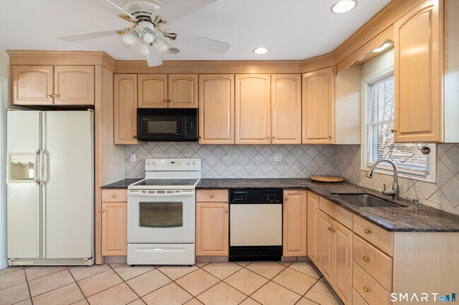 Building Photo - 48 Lanell Dr