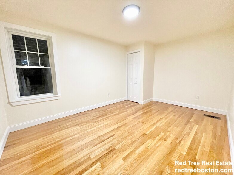 Building Photo - 523 E 3rd St