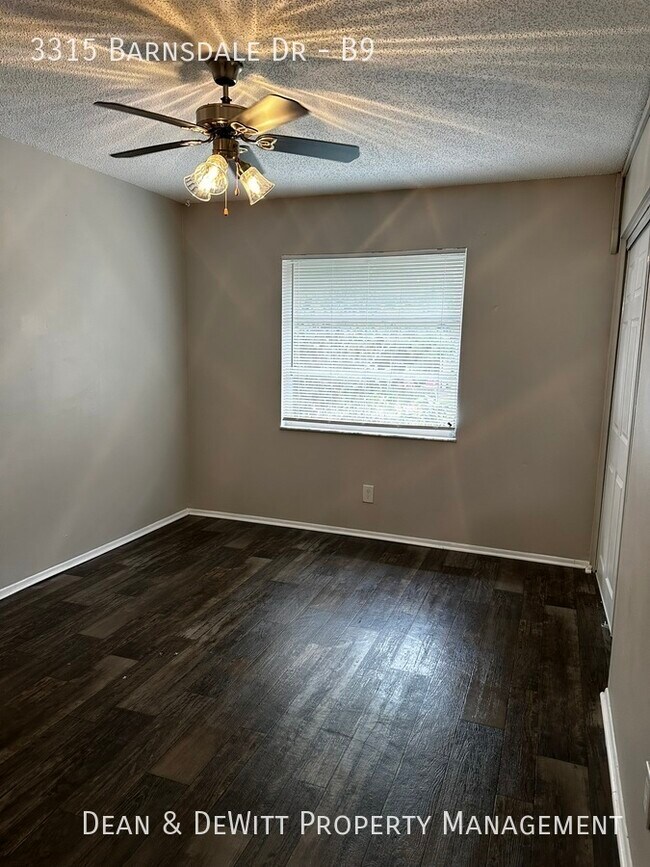 Building Photo - 3315 Barnsdale Dr