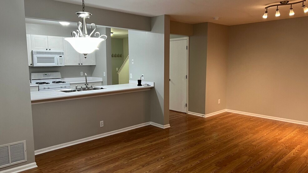 Building Photo - 6076 Georges Park Dr